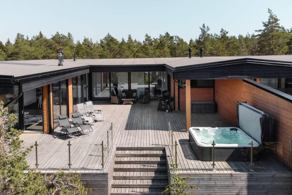 Seija'S Modern Villa With Hot Tub Taivassalo Eksteriør bilde